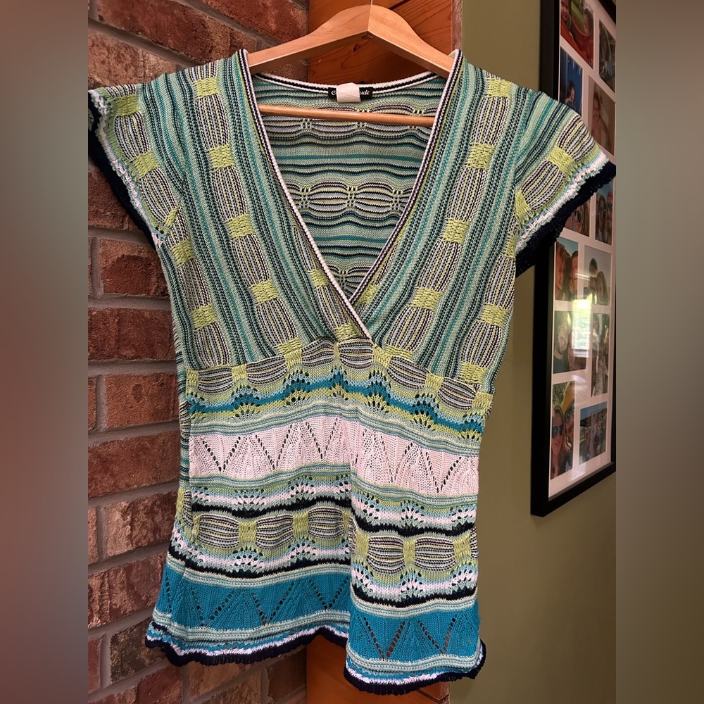 Cool attitudes. Medium. Acrylic  throwback shirt